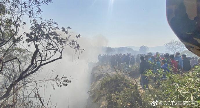 尼泊尔一载72人客机坠毁